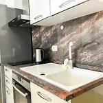 Sea View 2 Bedroom شقة *