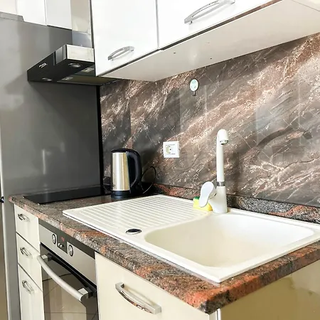 Sea View 2 Bedroom Apartment *