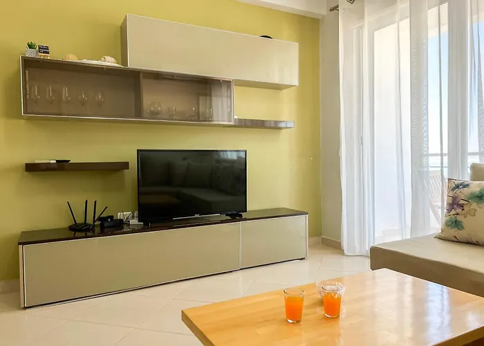 Sea View 2 Bedroom Appartamento Durrës