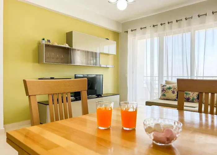 Sea View 2 Bedroom Appartamento