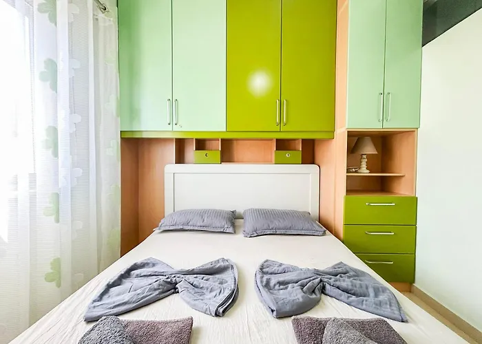 Sea View 2 Bedroom Apartment *