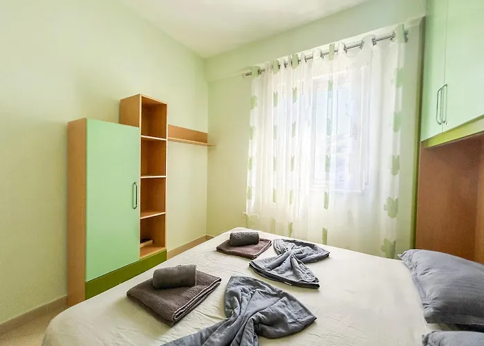 Sea View 2 Bedroom *